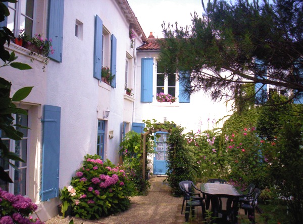 B&b with 2-key Clevacances label in fontenay le comte vendee france